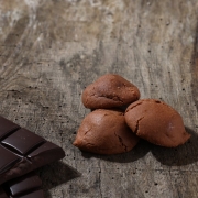 Chocolate macaroon - Macaroons retail : perfumed macaroons - La Biscuiterie Lolmede