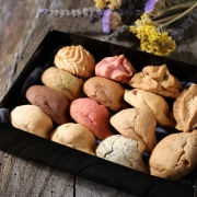 LA BOÎTE 14 MACARONS - Les boîtes, cagettes et cornet de macarons - La Biscuiterie Lolmede
