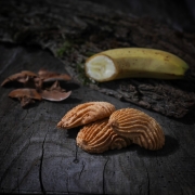 MACARON  BANANE - Les macarons fruités - La Biscuiterie Lolmede