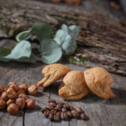Macaroon with coffee and nuts - Macaroons retail : perfumed macaroons - La Biscuiterie Lolmede