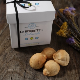 the white box of 500gr of macaroons - La Biscuiterie Lolmede