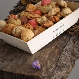The wooden box of  macaroons (800 gr) - La Biscuiterie Lolmede