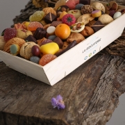 The wooden box of macaroons, candies and chocolates - Gifts space - La Biscuiterie Lolmede