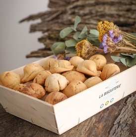 The wooden box of natural macaroons (800 gr) - La Biscuiterie Lolmede