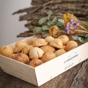 The wooden box of natural macaroons (800 gr) - Gifts space - La Biscuiterie Lolmede